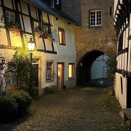 Nyaraló Am Hirtenturm, Anno 1397, Auf Der Quelle Der Ahr *